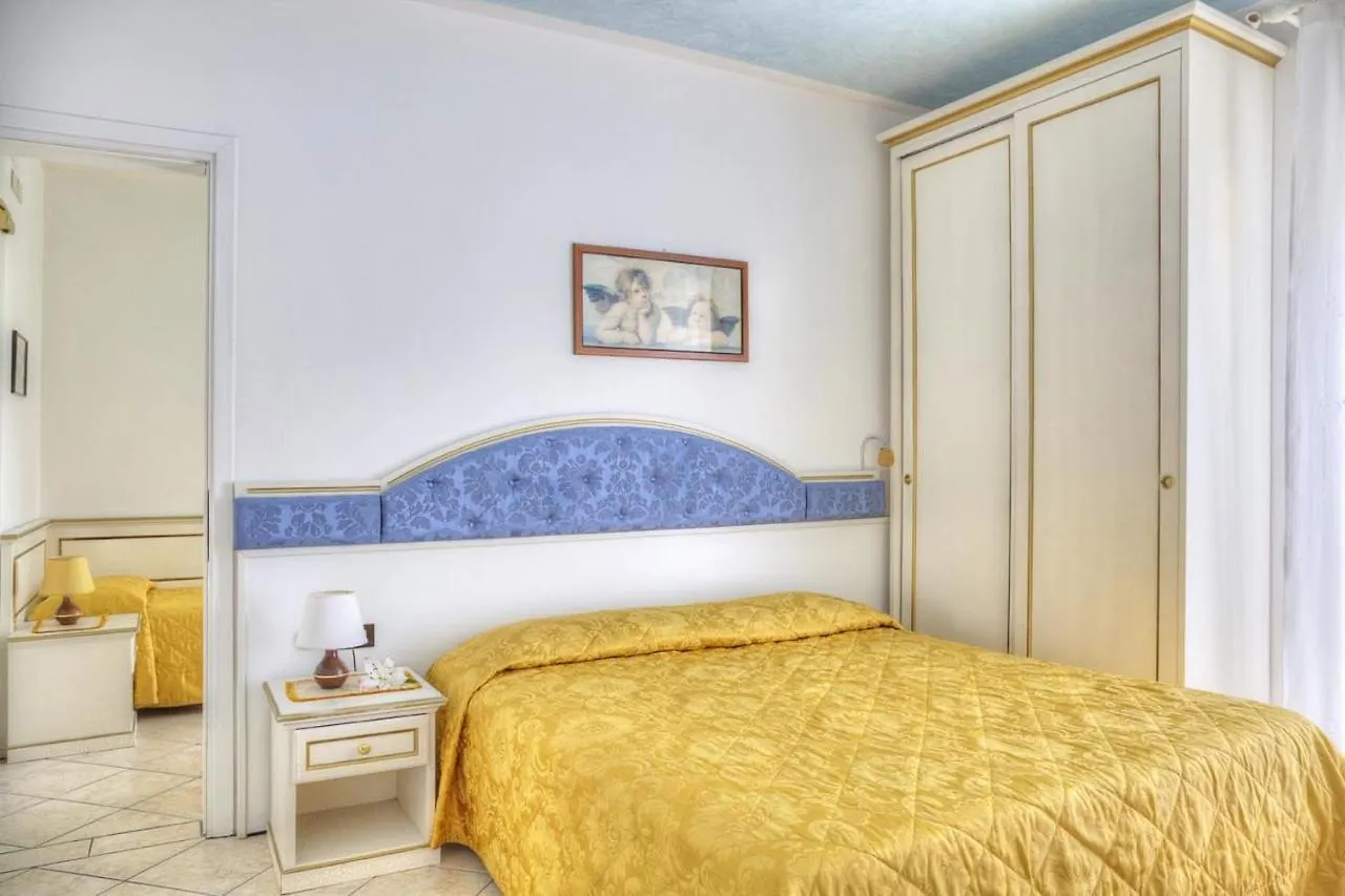 Hotel Elpiro Lido di Jesolo 4*,  Italy