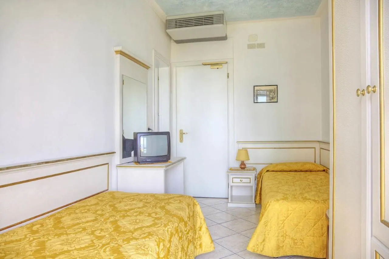 Hotel Elpiro Lido di Jesolo 4*,  Italy