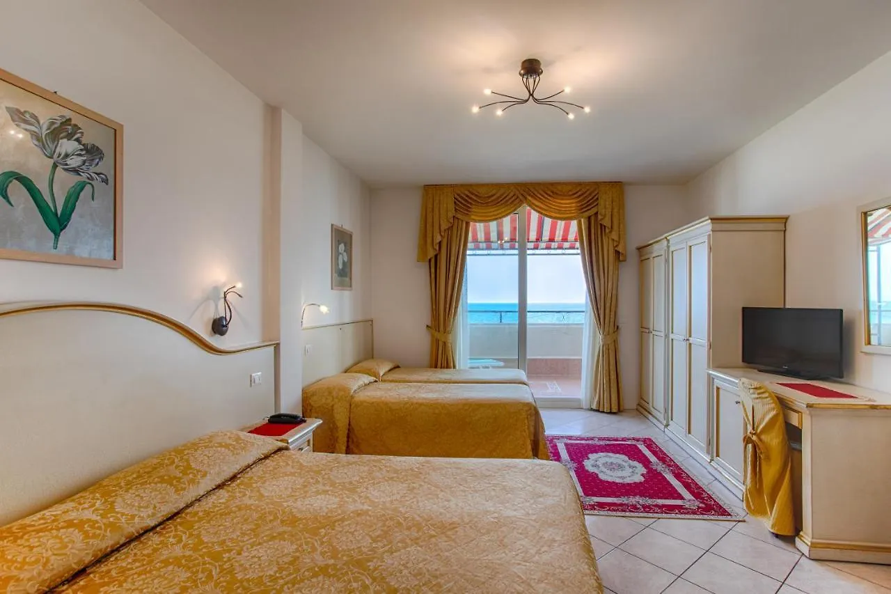 Hotel Elpiro Lido di Jesolo 4*,