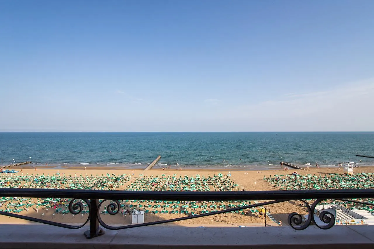 Hotel Elpiro Lido di Jesolo 4*,  Italy