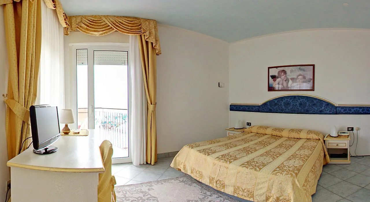 Hotel Elpiro Lido di Jesolo 4*,  Italy