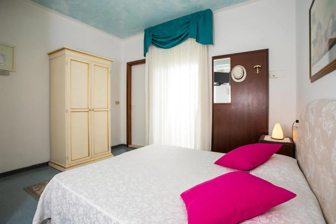 Hotel Elpiro Lido di Jesolo 4*,